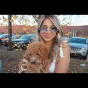 Meet your Posher, Stephanie